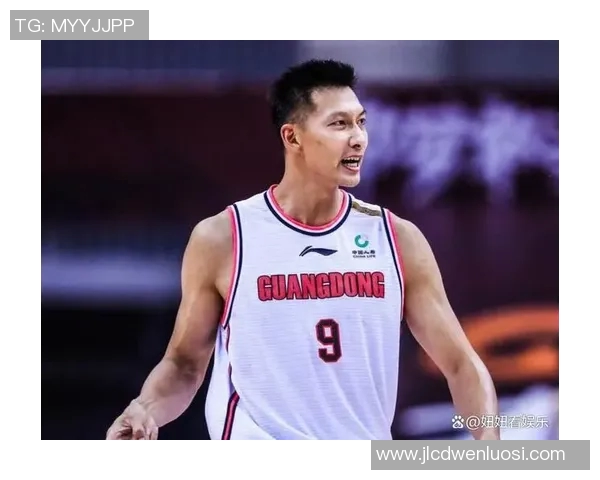 易建联的篮球传奇之路：从青涩少年到国家队核心的奋斗与荣耀